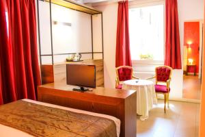 Superior Double or Twin Room room in Al Canal Regio