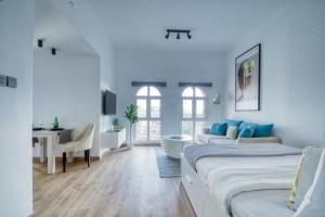 The Smart Concierge - Discovery Gardens street 4