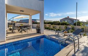 Amazing Home In Vodnjan With Wifi 