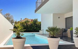 5 Bedroom Beautiful Home In Stinjan