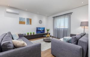 5 Bedroom Beautiful Home In Stinjan