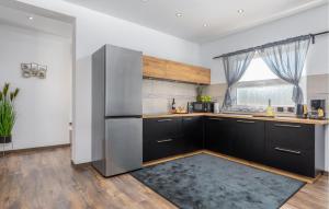 5 Bedroom Beautiful Home In Stinjan 