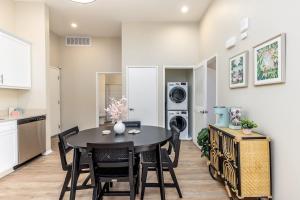 Eclectic Fast Wi-Fi Parking Pets Bohemian