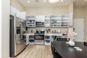 Eclectic Fast Wi-Fi Parking Pets Bohemian