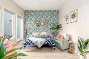 Eclectic Fast Wi-Fi Parking Pets Bohemian