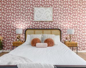 Eclectic Fast Wi-Fi Parking Pets Bohemian