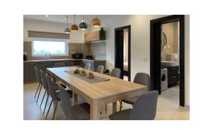 5 Bedroom Amazing Home In Vodnjan 