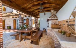 Stunning Home In Barat