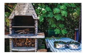 2 Bedroom Nice Apartment In Sveti Petar