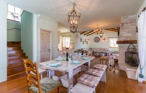 Stunning Home In Barat 