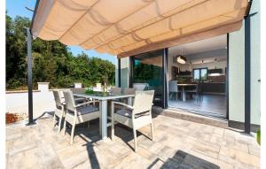 2 Bedroom Awesome Home In Rovinj 