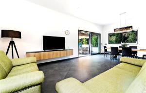 2 Bedroom Awesome Home In Rovinj 