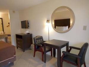 King Room room in Red Carpet Inn Airport Fort Lauderdale