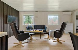 3 Bedroom Cozy Home In Glesborg