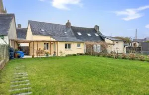 2 Bedroom Cozy Home In Plumieux - Лудеак