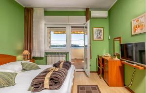 Awesome Apartment In Palit With Wifi