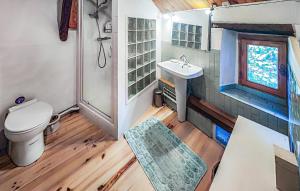 Maisons de vacances 2 Bedroom Awesome Home In Les Cabannes : photos des chambres