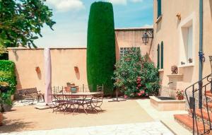 Maisons de vacances Lovely Home In Malemort-Du-Comtat : photos des chambres