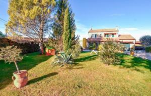 Maisons de vacances Lovely Home In Malemort-Du-Comtat : photos des chambres