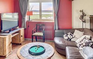 Stunning Home In Cricqueville En Bessin