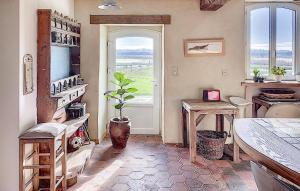 Stunning Home In Cricqueville En Bessin