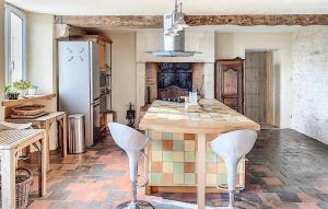 Stunning Home In Cricqueville En Bessin