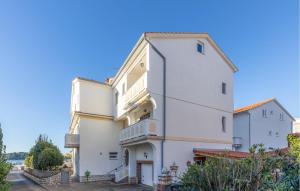 Amazing Apartment In Palit With Wifi