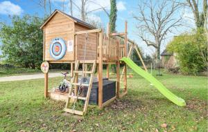 Maisons de vacances Lovely Home In Mezidon Vallee D-auge : photos des chambres
