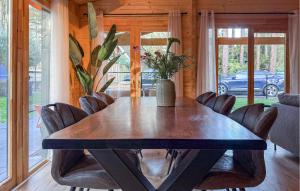 Gorgeous Home In Meijel With Wifi