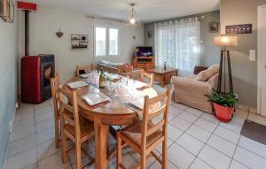 Maisons de vacances 3 Bedroom Pet Friendly Home In Arzal : photos des chambres