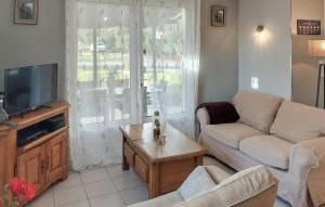 Maisons de vacances 3 Bedroom Pet Friendly Home In Arzal : photos des chambres