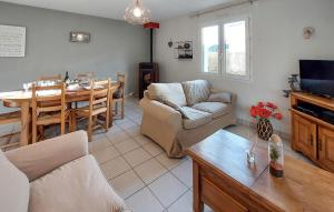 Maisons de vacances 3 Bedroom Pet Friendly Home In Arzal : photos des chambres