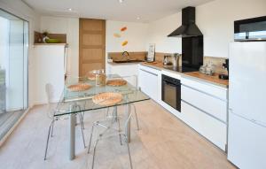 2 Bedroom Cozy Home In Salavas