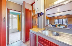 Maisons de vacances Stunning Home In Egriselles-Le-Bocage : photos des chambres