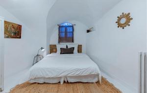 Maisons de vacances 11 Bedroom Gorgeous Home In Le Rouet : photos des chambres