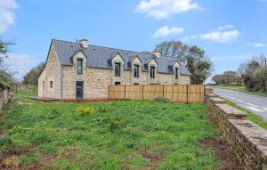 Maisons de vacances Beautiful Home In Nevez With Wifi : photos des chambres