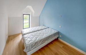 Maisons de vacances Beautiful Home In Nevez With Wifi : photos des chambres