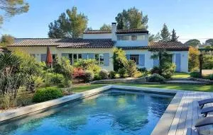 Nice Home In Lisle-Sur-La-Sorgue - Velleron