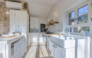 Maisons de vacances Cozy Home In Le Rouet With Wifi : photos des chambres