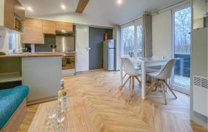 Amazing Stacaravan In Lauwersoog