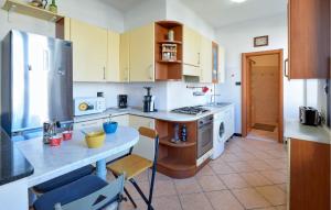 2 Bedroom Nice Apartment In Genova