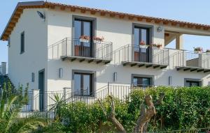 Stunning Apartment In Mazzarino