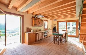 Awesome Home In Miane With Wifi