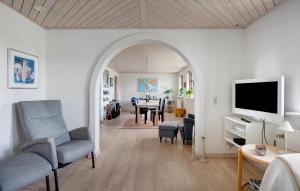 5 Bedroom Gorgeous Home In Farsø