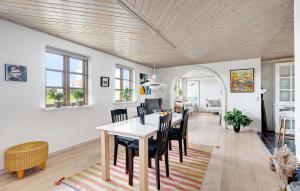 5 Bedroom Gorgeous Home In Farsø
