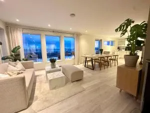 Gorgeous 3 bedrooms house in Tromsoe with Amazing view - Larseng