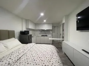 Ashish Service Apartment - S1 - Rānīpauwa