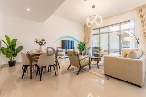 Special Rate with Temp Controlled Pool, BBQ & Maids by Deluxe Holiday Homes