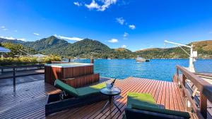 House Literally with foot in the water-Porto Galo