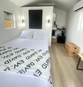 Charming Coastal Retreat - Brickell Hammock